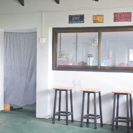 Celia Hostel Мандалей Екстериор снимка