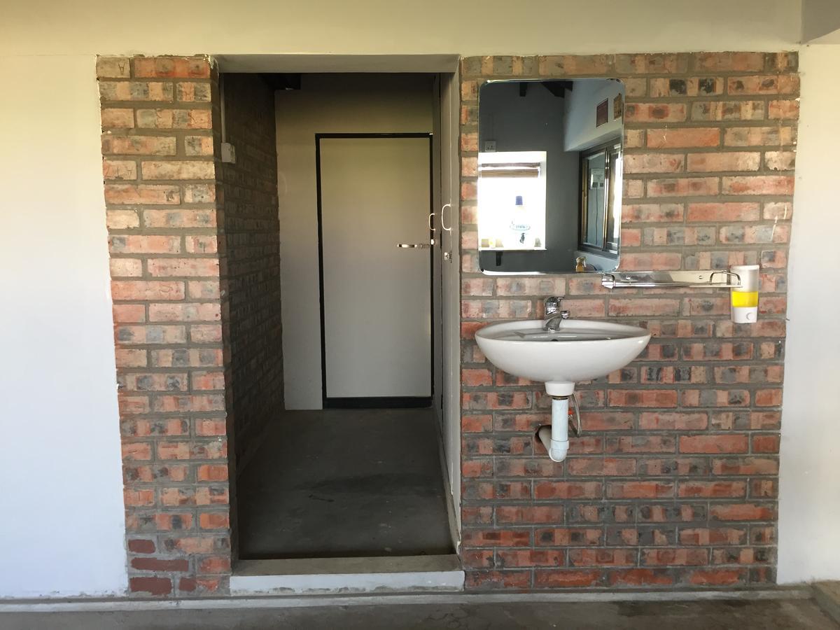 Celia Hostel Мандалей Екстериор снимка
