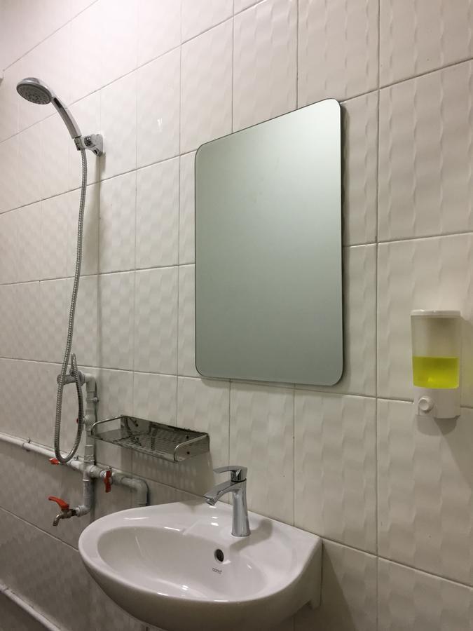 Celia Hostel Мандалей Екстериор снимка