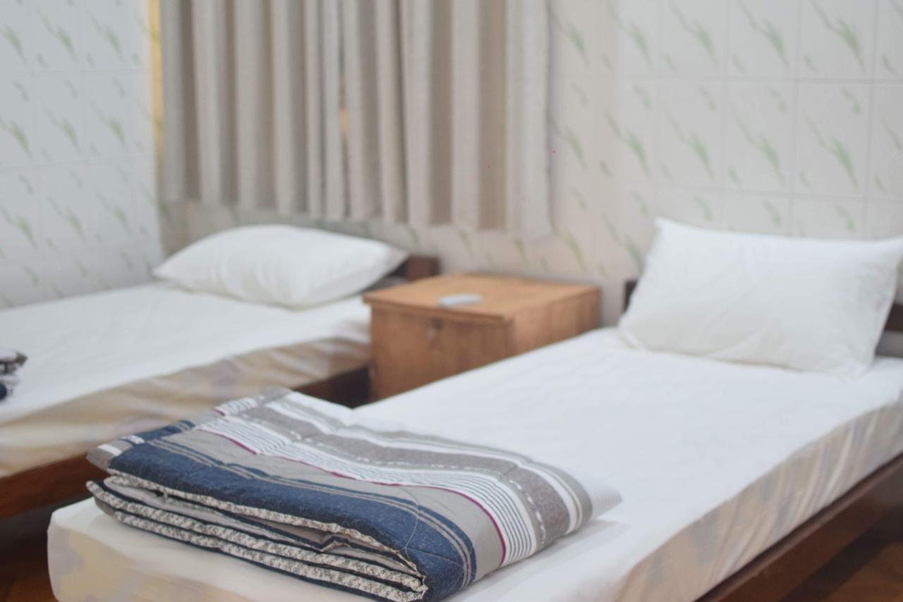Celia Hostel Мандалей Екстериор снимка