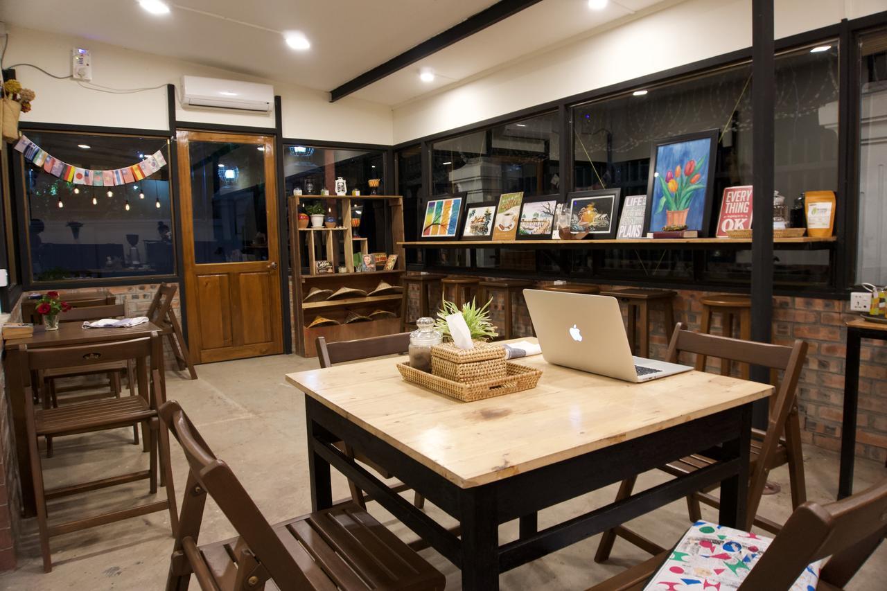 Celia Hostel Мандалей Екстериор снимка