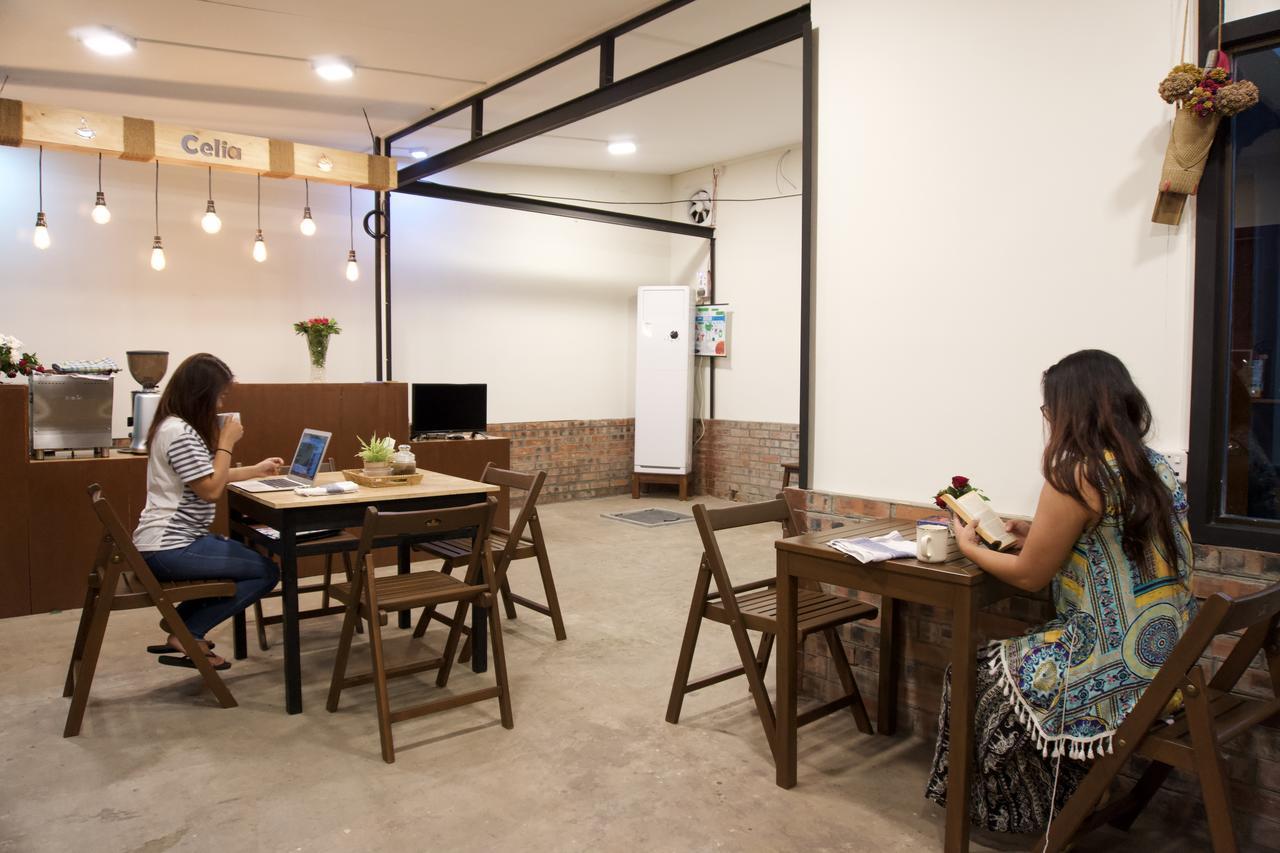 Celia Hostel Мандалей Екстериор снимка