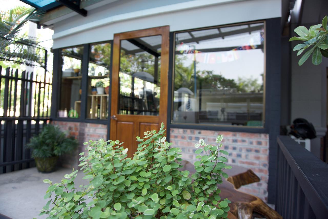 Celia Hostel Мандалей Екстериор снимка