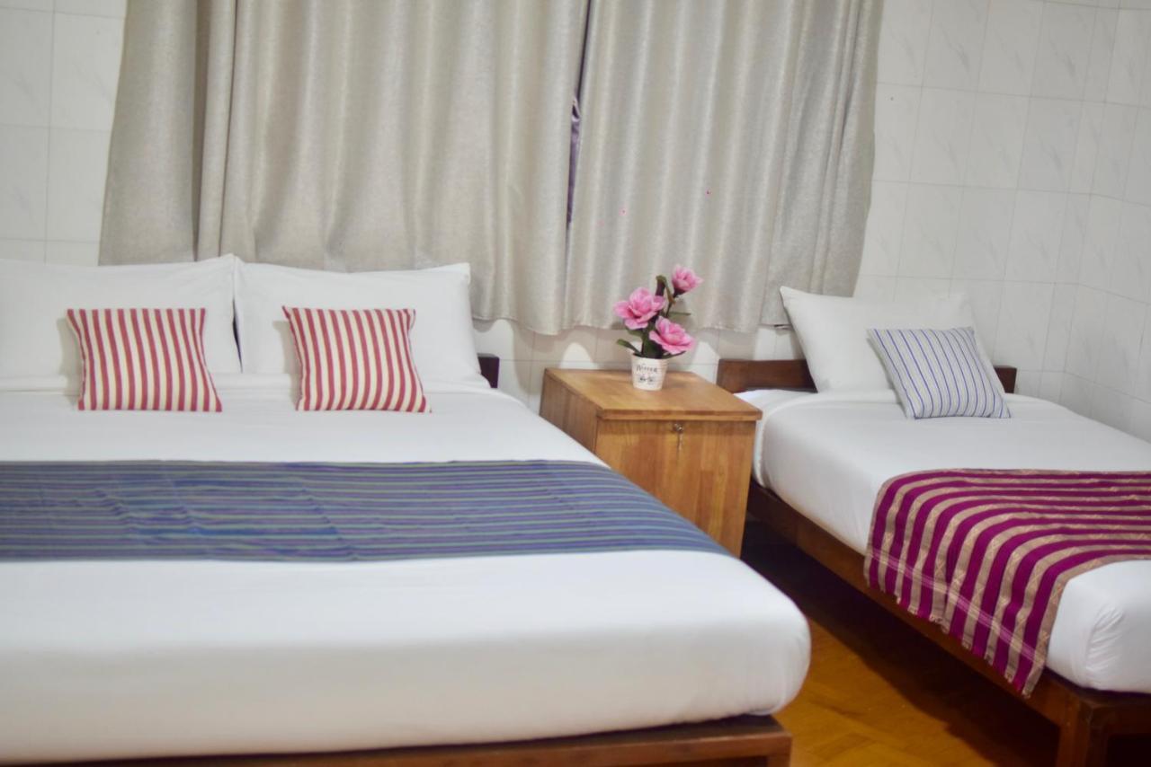 Celia Hostel Мандалей Екстериор снимка