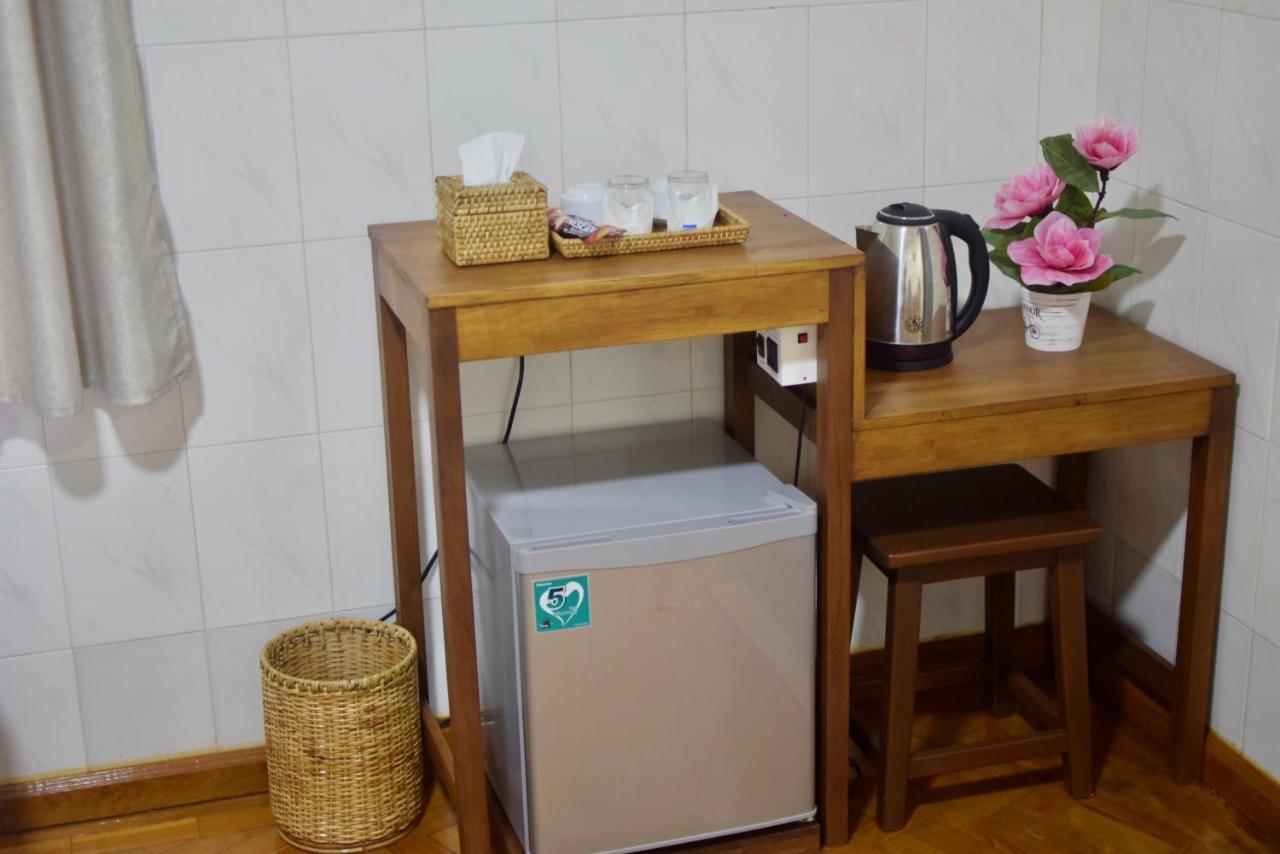 Celia Hostel Мандалей Екстериор снимка