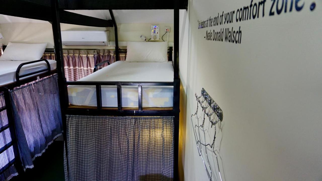 Celia Hostel Мандалей Екстериор снимка