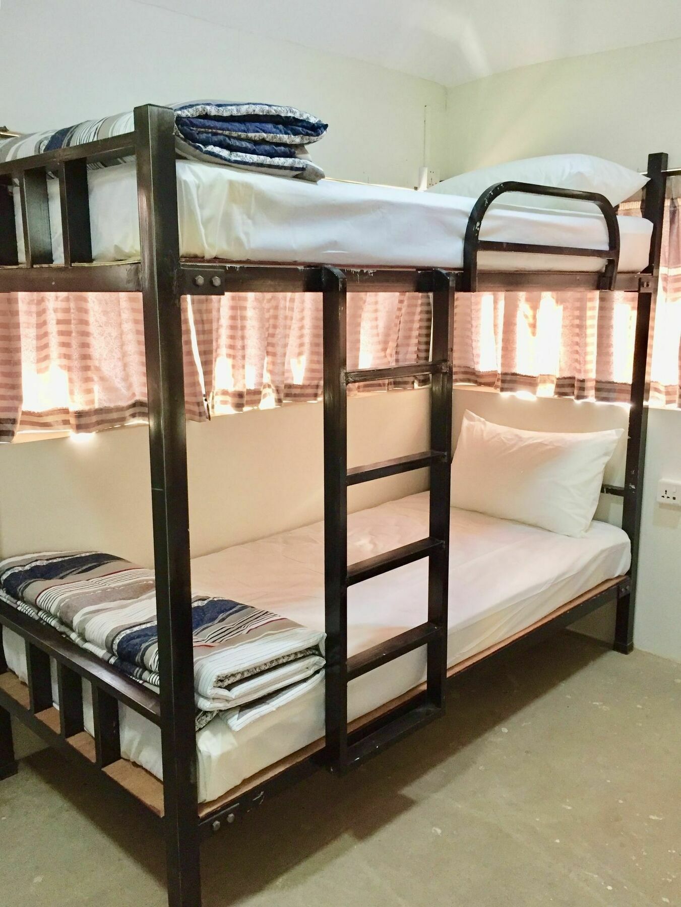 Celia Hostel Мандалей Екстериор снимка