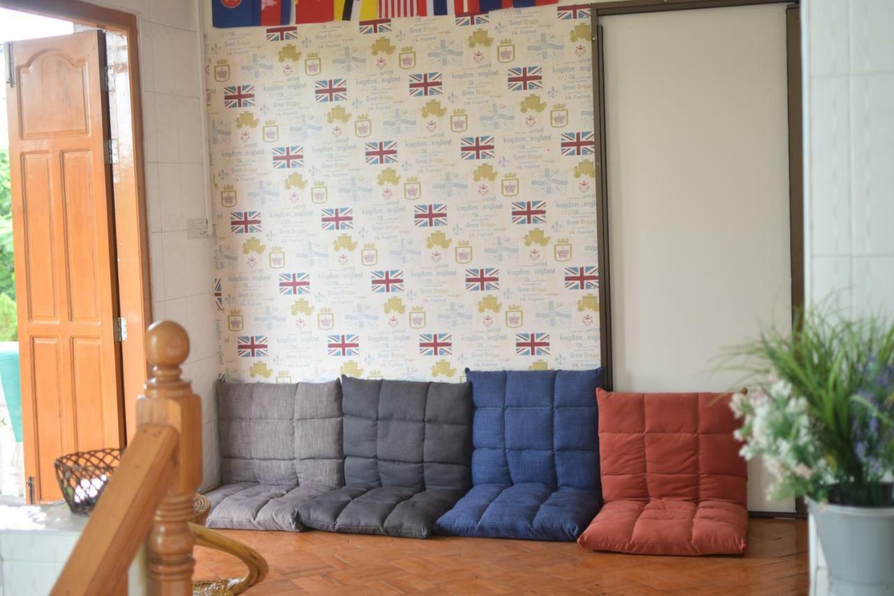 Celia Hostel Мандалей Екстериор снимка