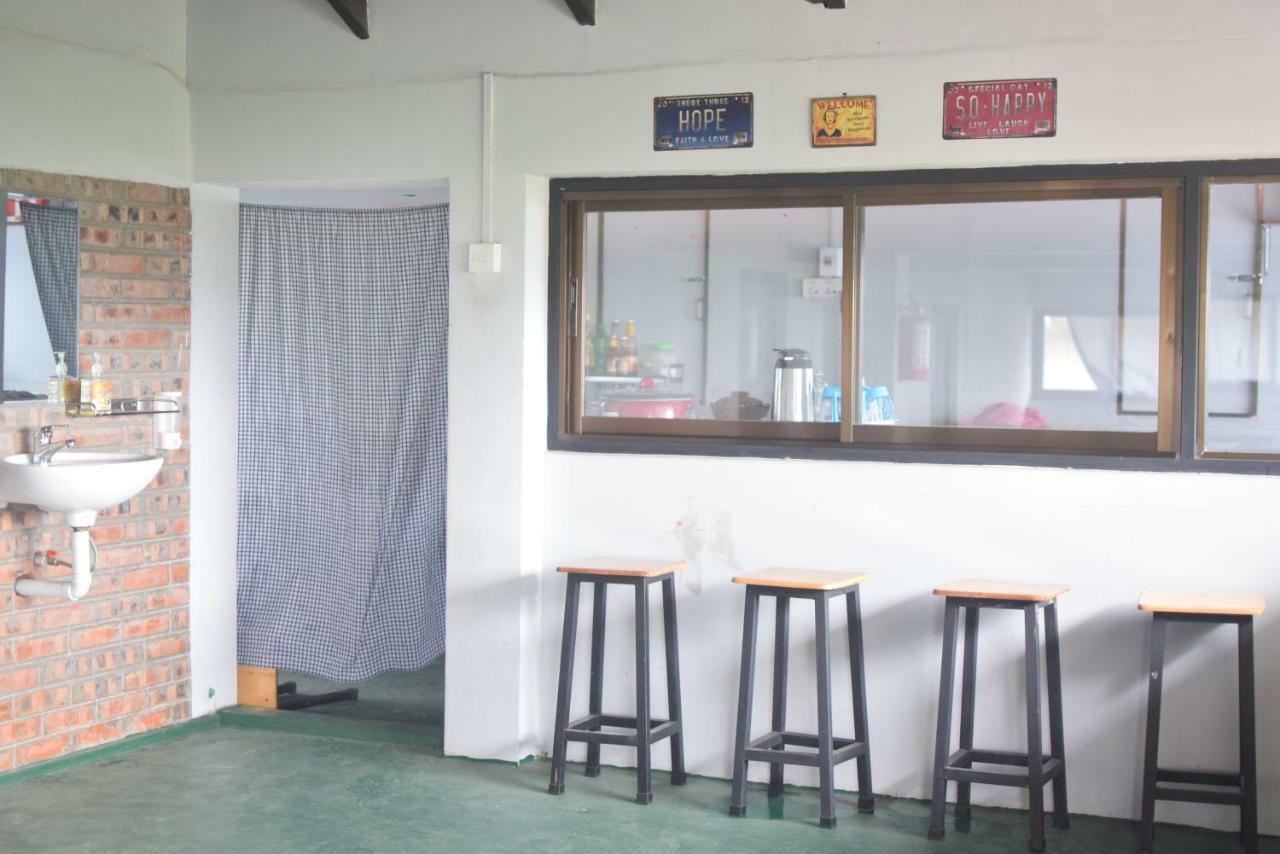 Celia Hostel Мандалей Екстериор снимка