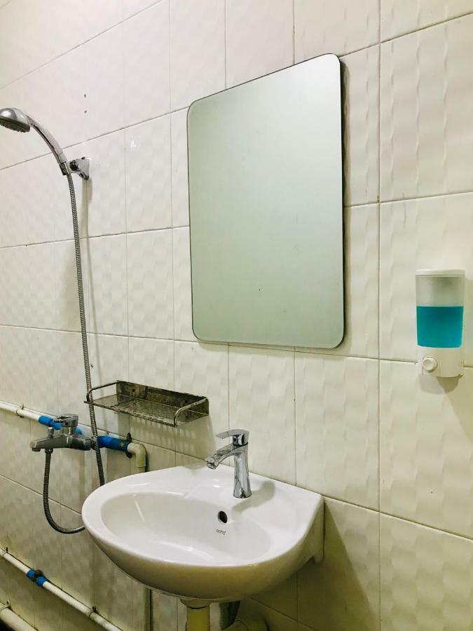 Celia Hostel Мандалей Екстериор снимка