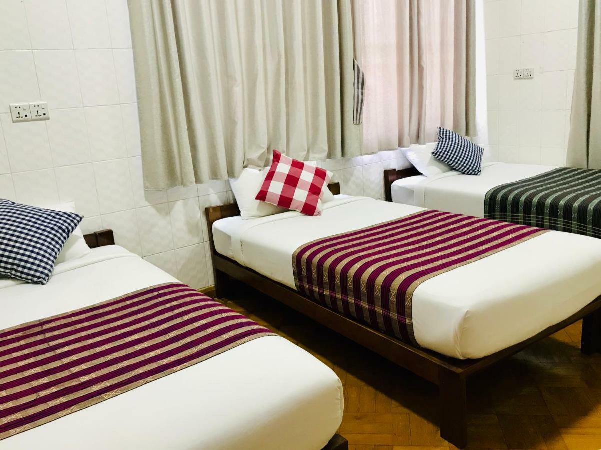 Celia Hostel Мандалей Екстериор снимка
