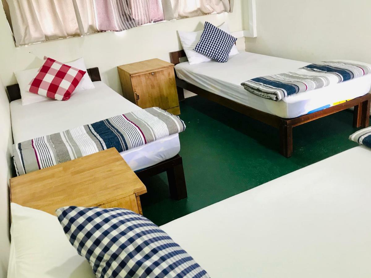 Celia Hostel Мандалей Екстериор снимка