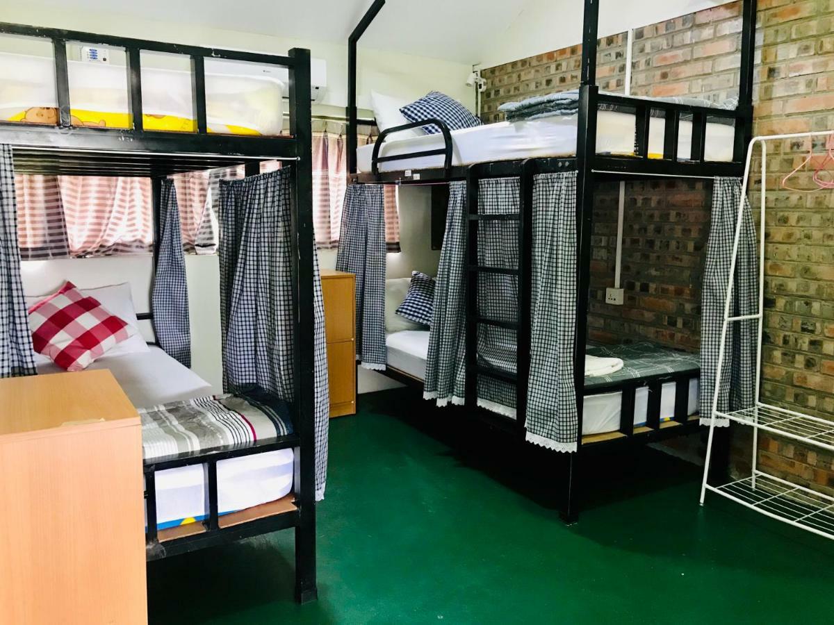 Celia Hostel Мандалей Екстериор снимка