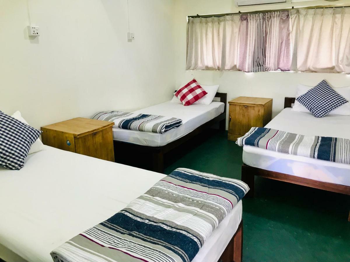 Celia Hostel Мандалей Екстериор снимка