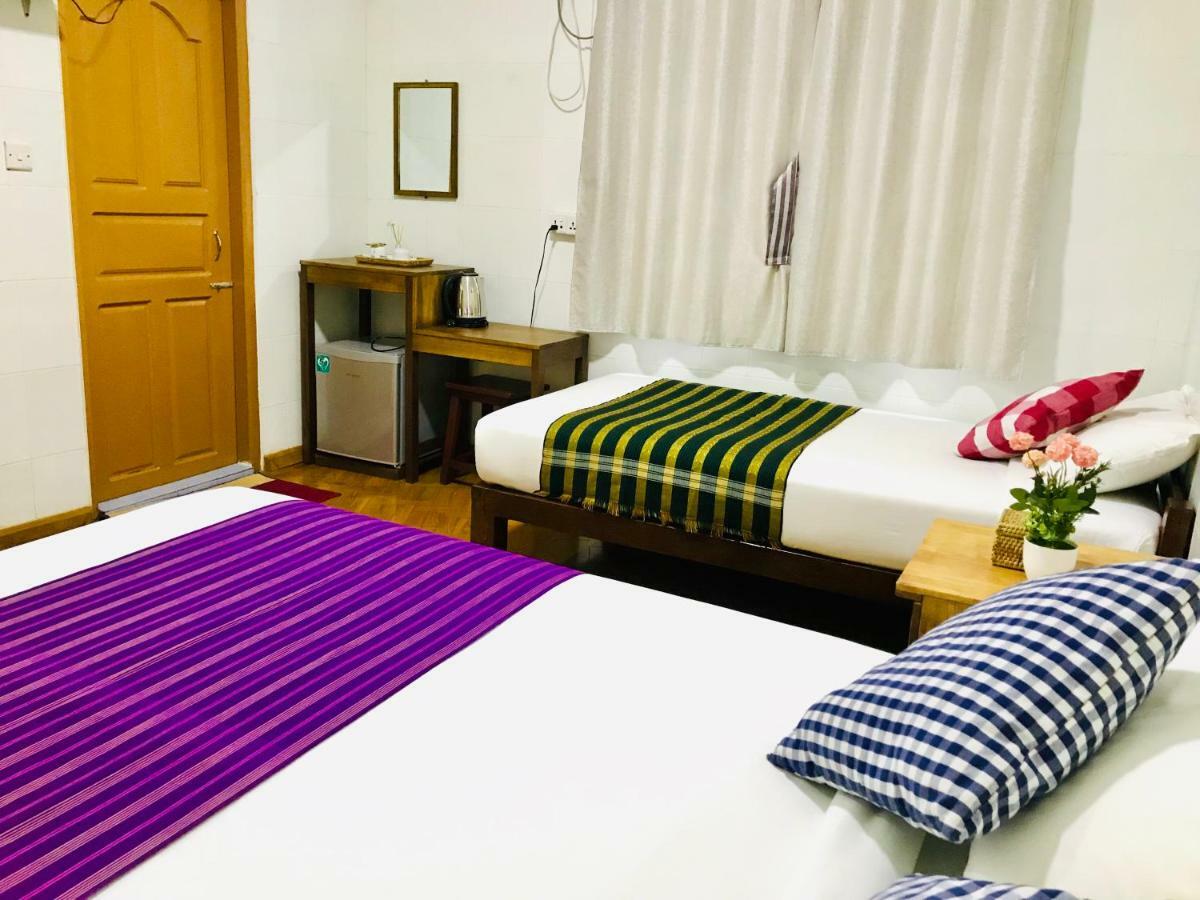 Celia Hostel Мандалей Екстериор снимка