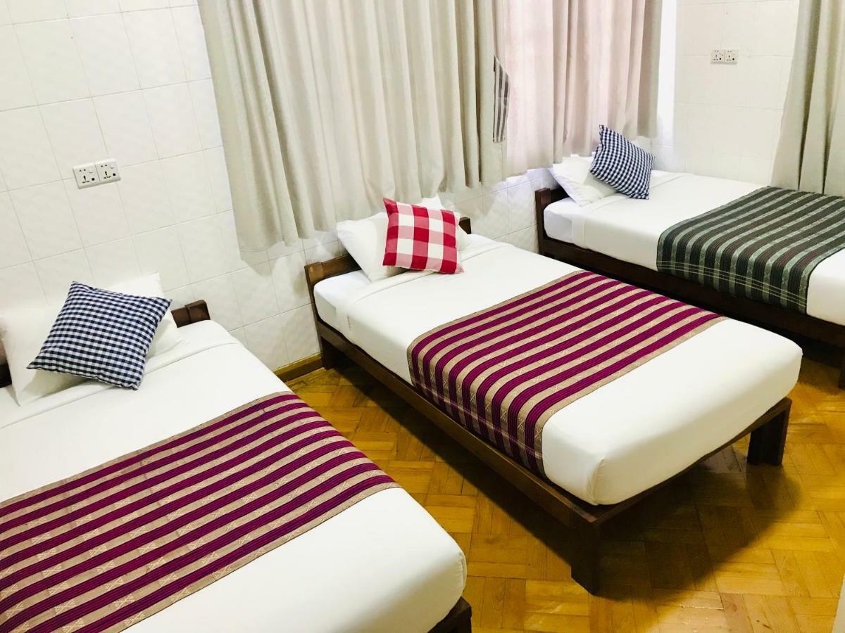 Celia Hostel Мандалей Екстериор снимка