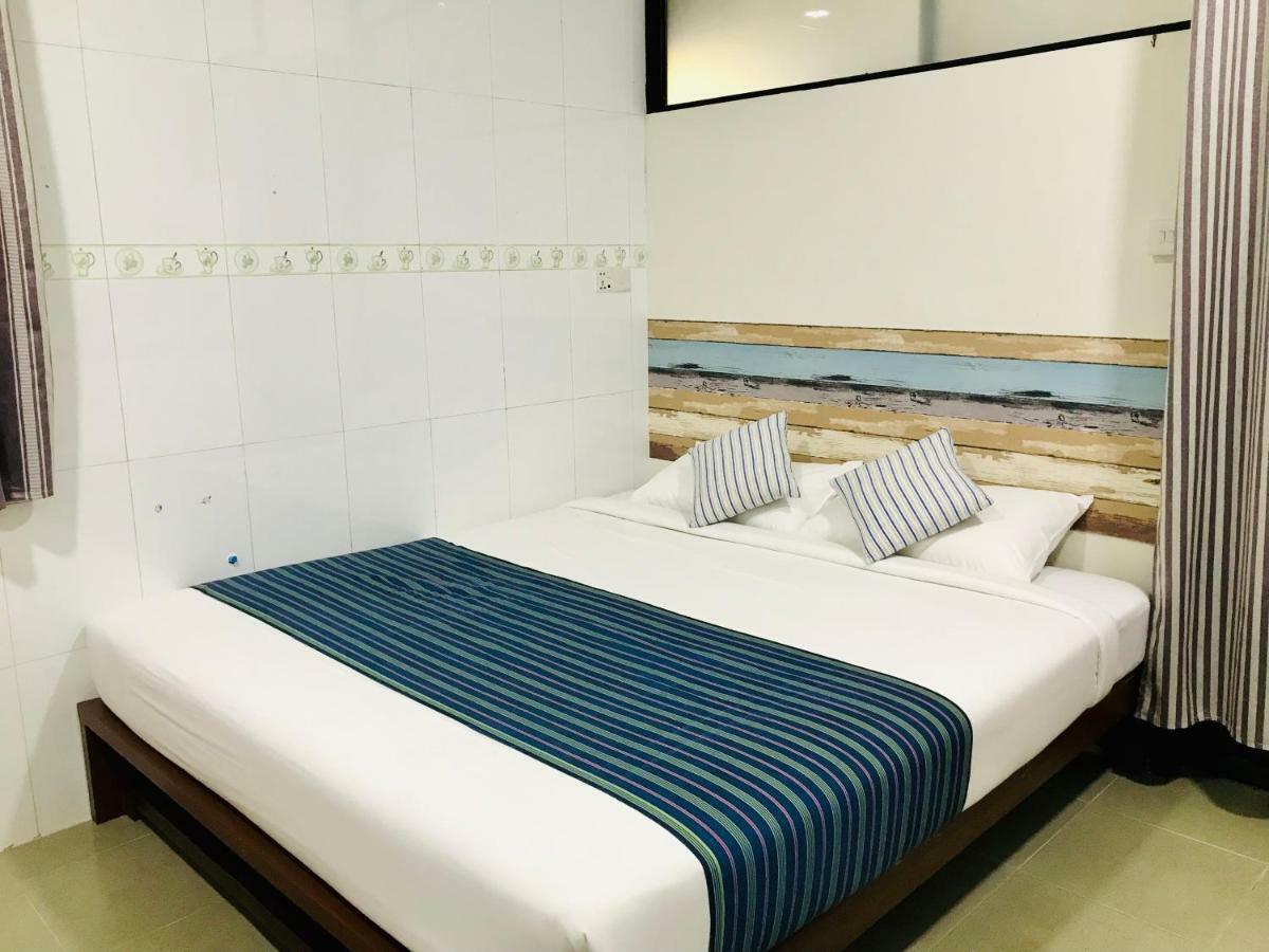 Celia Hostel Мандалей Екстериор снимка