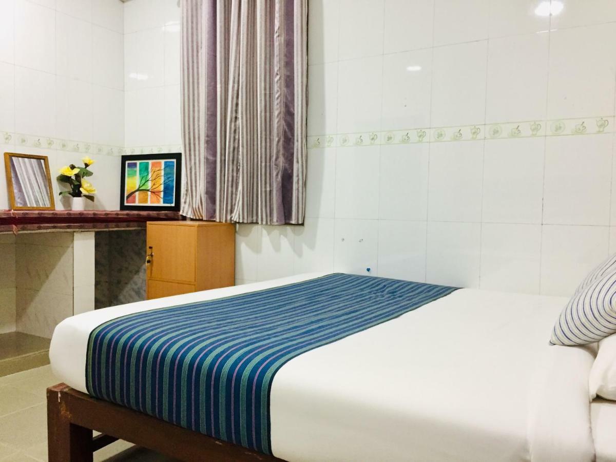 Celia Hostel Мандалей Екстериор снимка